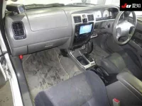 Toyota HILUX SURF лот № 30121 оценка R  с аукциона в Японии 2