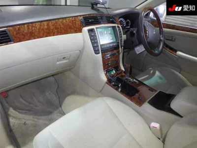 Toyota CROWN  с аукциона в Японии