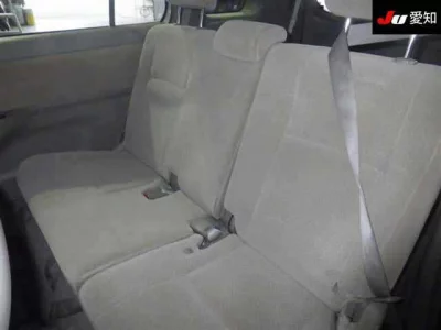 Toyota ISIS  с аукциона в Японии