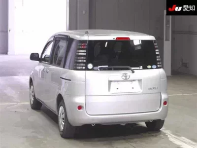 Toyota SIENTA  с аукциона в Японии