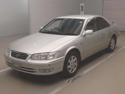 Toyota CAMRY  с аукциона в Японии
