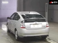 Toyota Prius лот № 30792 оценка R  с аукциона в Японии 1