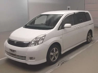 Toyota ISIS  с аукциона в Японии