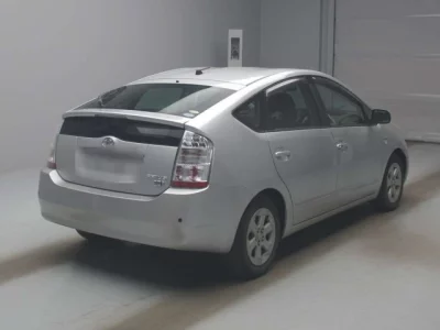 Toyota Prius  с аукциона в Японии