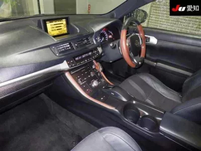 Lexus CT  с аукциона в Японии