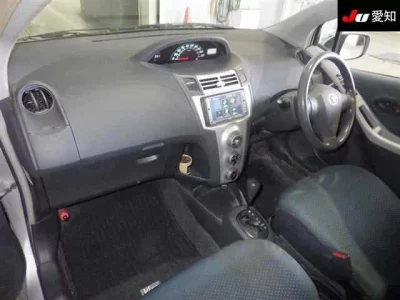 Toyota VITZ  с аукциона в Японии