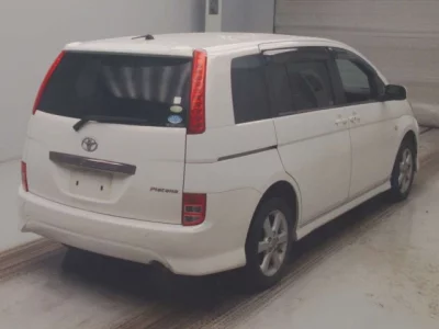 Toyota ISIS  с аукциона в Японии