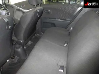 Toyota VITZ  с аукциона в Японии