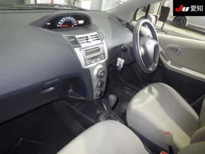 Toyota VITZ  с аукциона в Японии