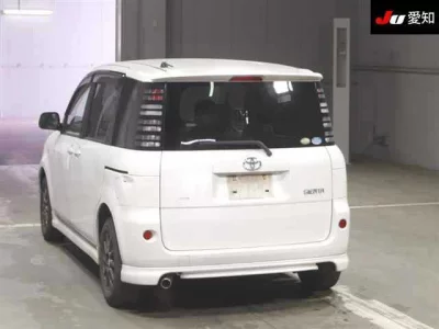 Toyota SIENTA  с аукциона в Японии