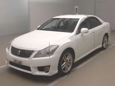 Toyota CROWN  с аукциона в Японии