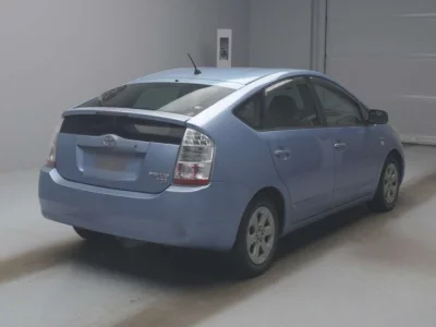 Toyota Prius  с аукциона в Японии