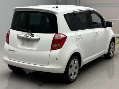 Toyota RACTIS  с аукциона в Японии