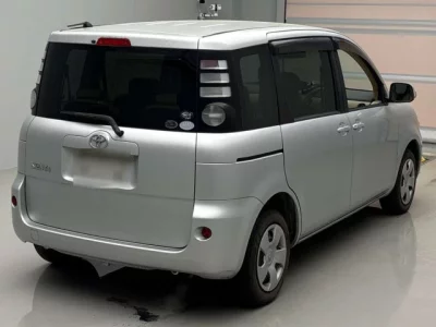 Toyota SIENTA  с аукциона в Японии