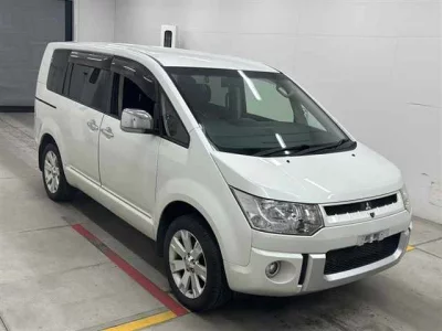 Mitsubishi DELICA D5  с аукциона в Японии