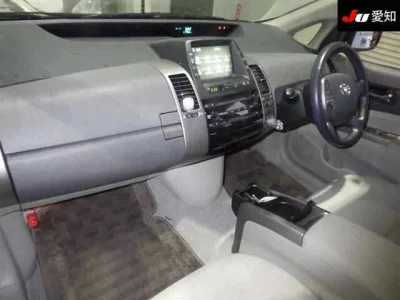 Toyota Prius  с аукциона в Японии