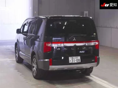 Mitsubishi Delica D:5