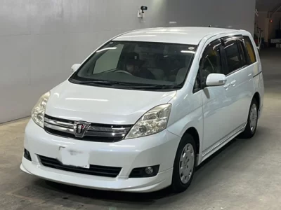 Toyota ISIS  с аукциона в Японии