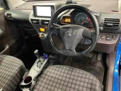 Toyota iQ