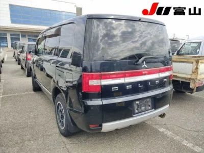 Mitsubishi Delica D:5