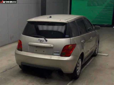 Toyota IST  с аукциона в Японии
