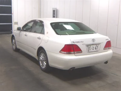 Toyota CROWN  с аукциона в Японии