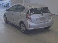 Toyota AQUA лот № 3002 оценка 3.5  с аукциона в Японии 1