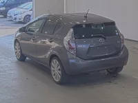 Toyota AQUA лот № 1413 оценка RB  с аукциона в Японии 1