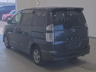 Toyota NOAH  с аукциона в Японии