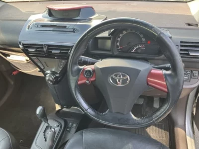 Toyota IQ  с аукциона в Японии