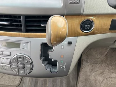 Toyota ESTIMA  с аукциона в Японии