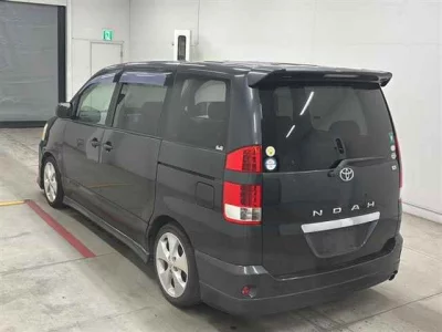 Toyota NOAH  с аукциона в Японии