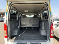 Toyota HIACE VAN лот № 30016 оценка R  с аукциона в Японии 9