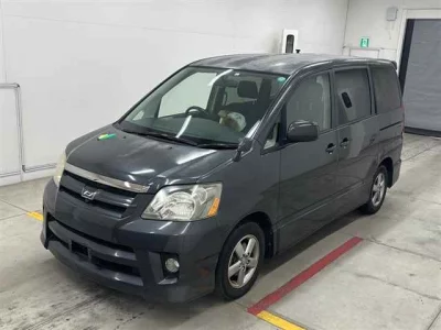 Toyota NOAH  с аукциона в Японии