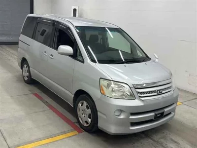 Toyota NOAH  с аукциона в Японии