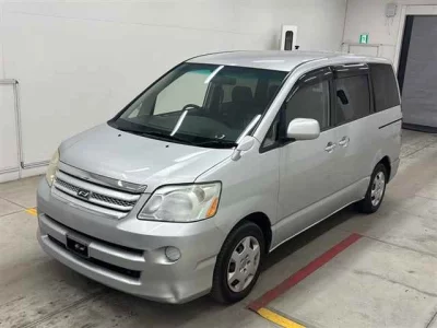 Toyota NOAH  с аукциона в Японии