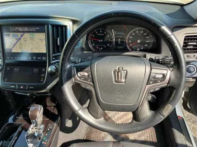 Toyota CROWN  с аукциона в Японии