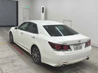 Toyota CROWN  с аукциона в Японии