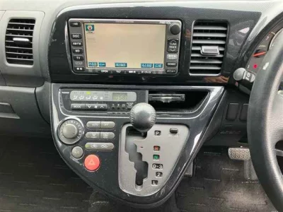 Toyota WISH  с аукциона в Японии