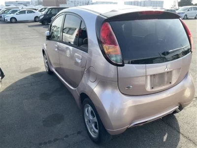 Mitsubishi i