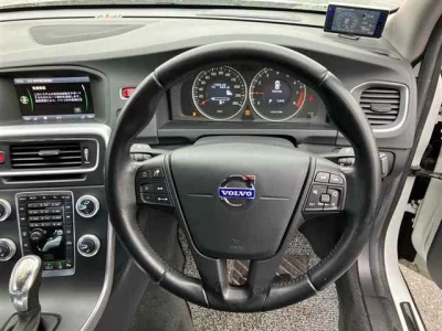 Volvo S60  с аукциона в Японии