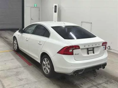 Volvo S60  с аукциона в Японии