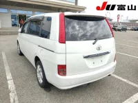 Toyota ISIS лот № 1045 оценка R  с аукциона в Японии 1