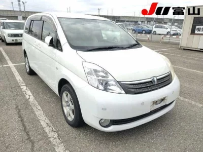 Toyota ISIS  с аукциона в Японии