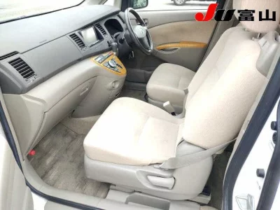 Toyota ISIS  с аукциона в Японии