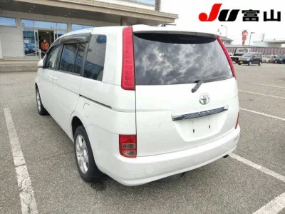 Toyota ISIS  с аукциона в Японии