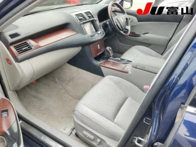 Toyota CROWN  с аукциона в Японии