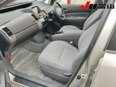 Toyota Prius  с аукциона в Японии