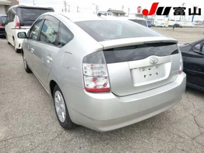 Toyota Prius  с аукциона в Японии