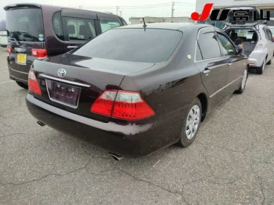 Toyota CROWN  с аукциона в Японии